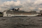 MSC Magnifica Hamburg 2-8-14.jpg