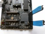 39. MSI X470 Gaming M7 AC geöffneter M.2 SHIELD FROZR.jpg