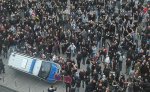 Tausende-Hooligans-aus-dem-gesamten-Bundesgebiet-demonstrierten-am-Sonntag-in-Koeln-unter-dem-Sl.jpg