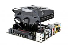 21_AeroCool_Cylon_3.jpg
