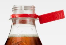 cocacola-neue-deckel-verbunden-mit-flasche-deckel-offen-800x550.jpg