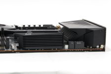 MSI_X570Edge_SWKühler.JPG