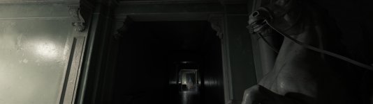 QIX_RE9R_7680x2160_MAX_PT_DLSSQ__MFG2X_08.jpg