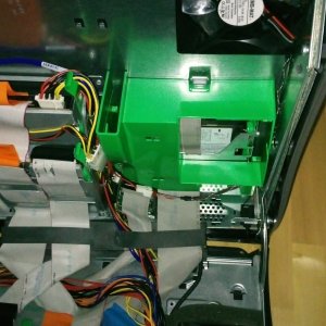90x90mm NMB Gehäuse-Lüfter oberhalb PCI-Riser-Slot's
