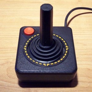 Atari-Joystick

Der beste Joystick aller Zeiten - quasi unzerstörbar