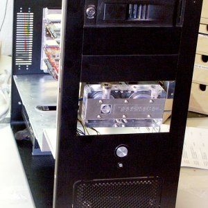 Pumpe im 5,25 Schachte Front quer