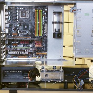 Pumpe unten quer, EK AGB am Tray