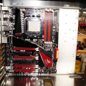 Mainboard im Gehäuse