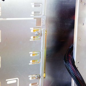 Sideplate   Aufhängung von vorne