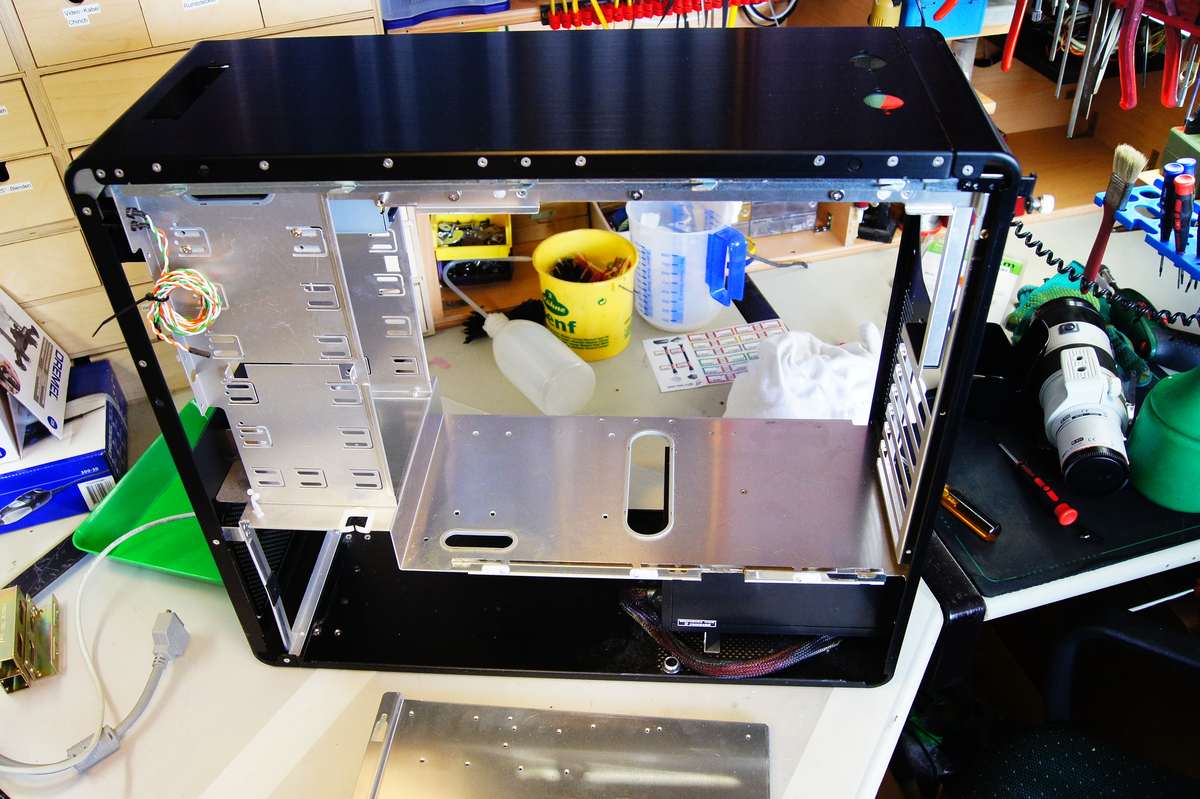 Mainboard Tray Seite
