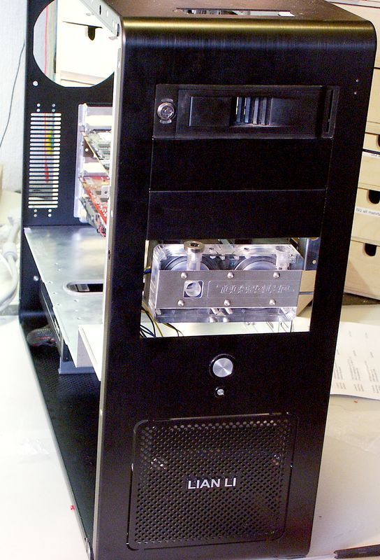 Pumpe im 5,25 Schachte Front quer