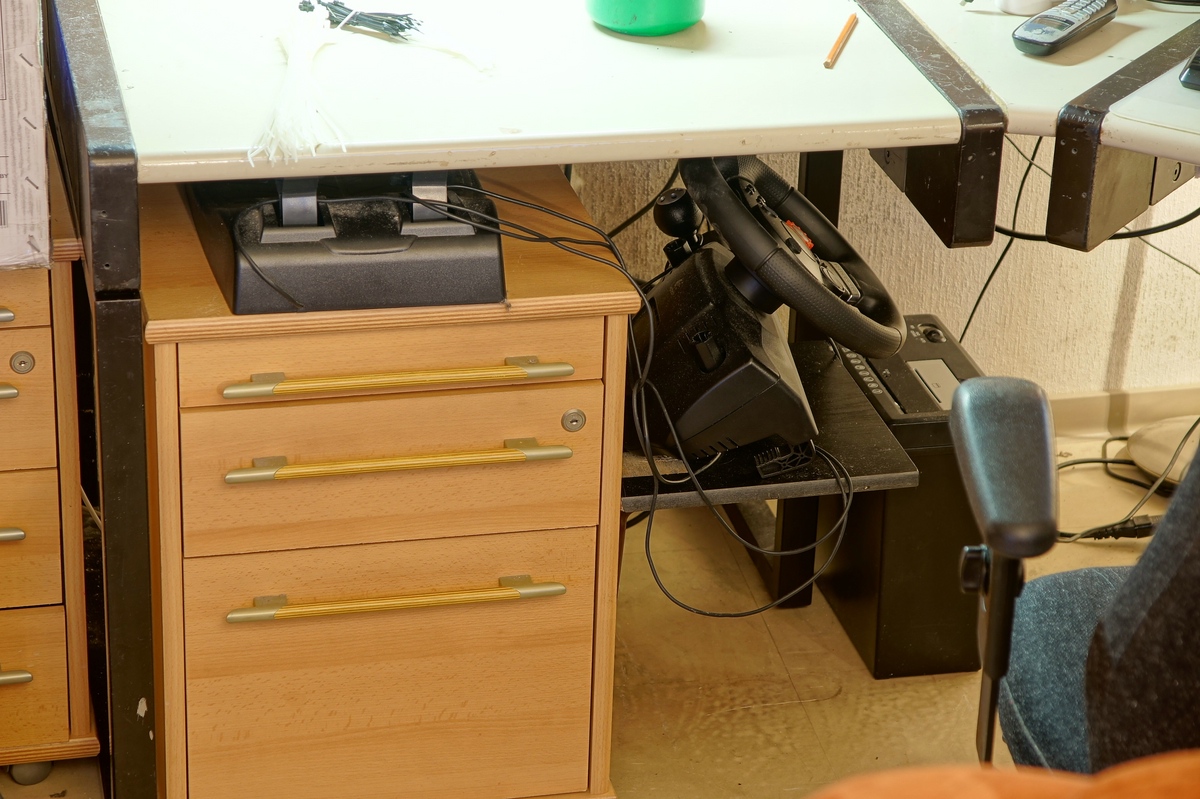 Schreibtisch 3 b